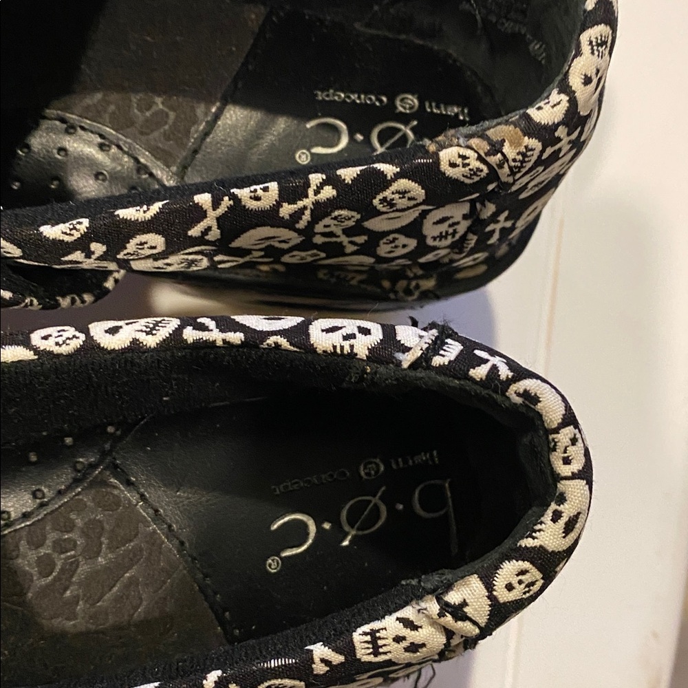 BOC Skull & crossbones clogs - Picture 4 of 4